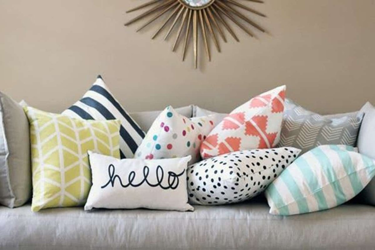 Декоративные подушки на кровать