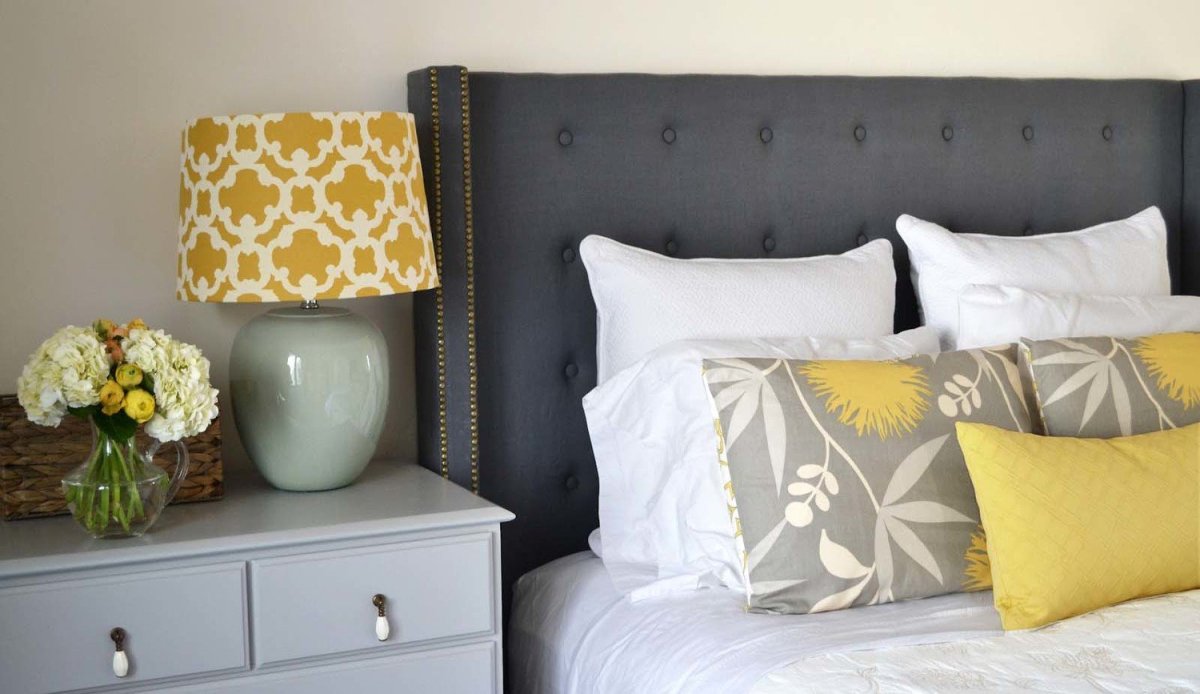 Синие подушки на диван