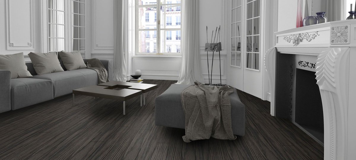 Серая напольная плитка в интерьере деревянного дома