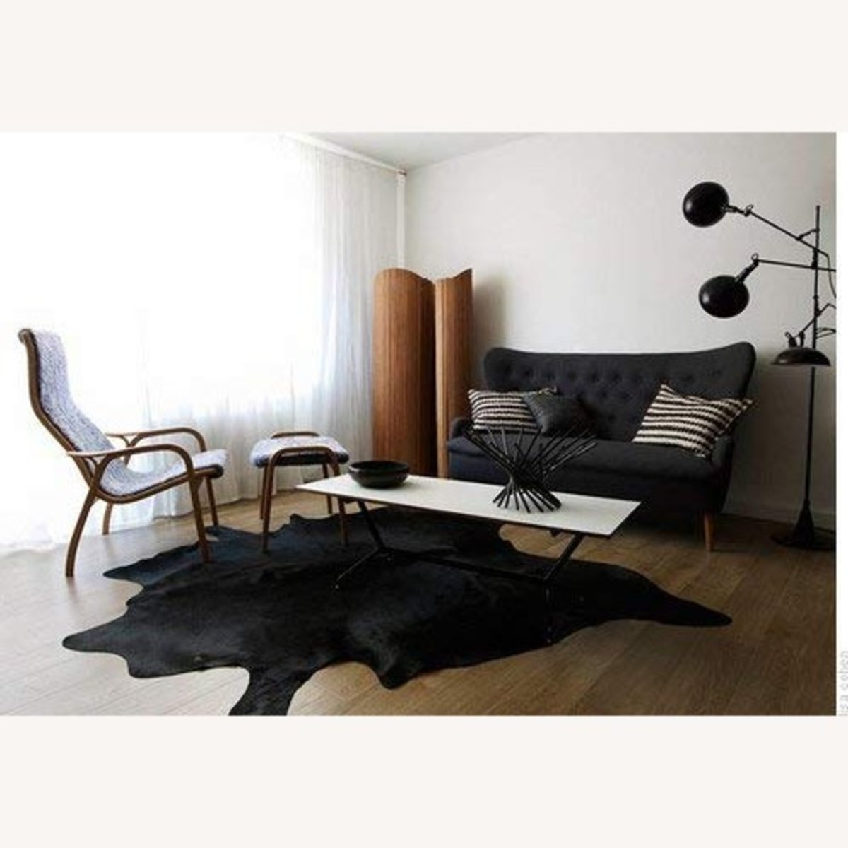 Коровья шкура на стене