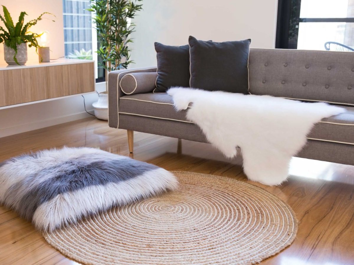 Шкура в интерьере современной гостиной