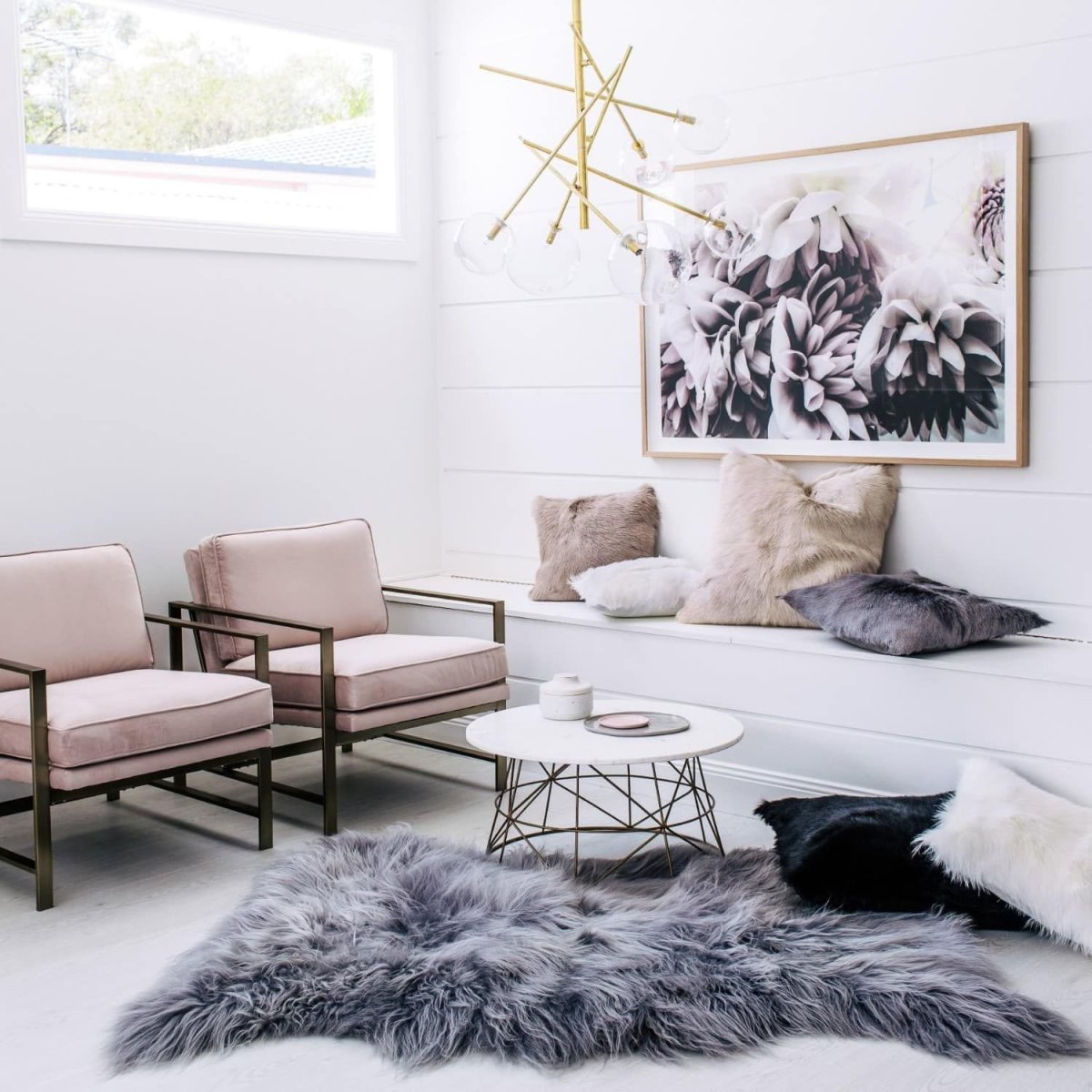 Меховой коврик в интерьере