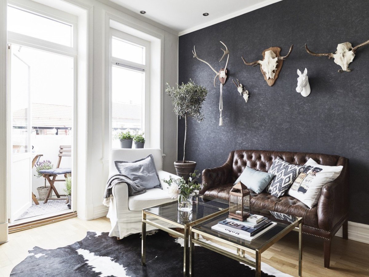 Овечья шкура на стуле