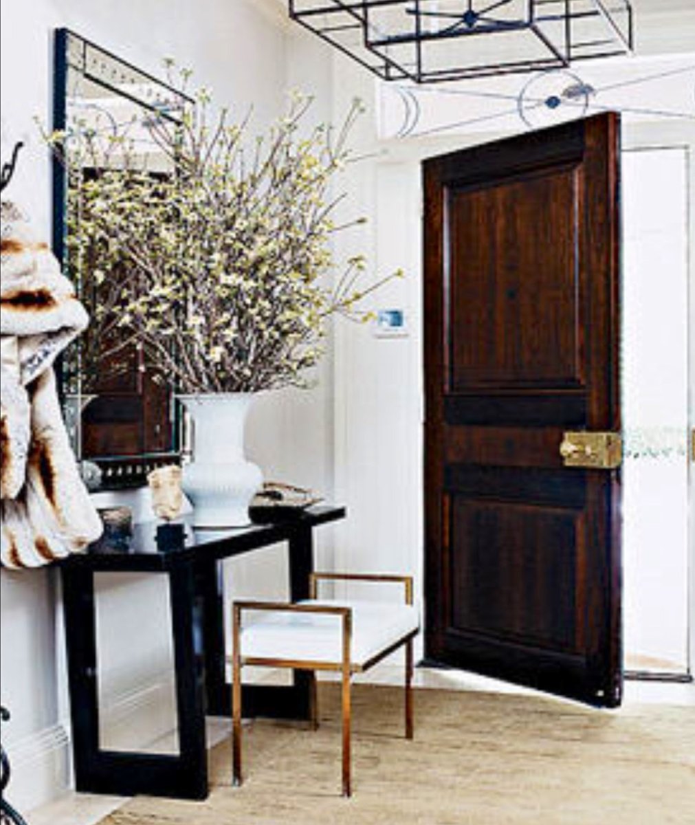 Зеркало в интерьере прихожей лофт