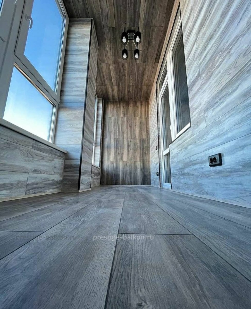 Кварцвиниловая плитка на балконе