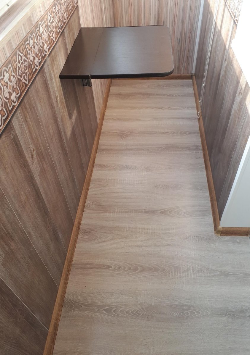 Отделка балкона ламинатом