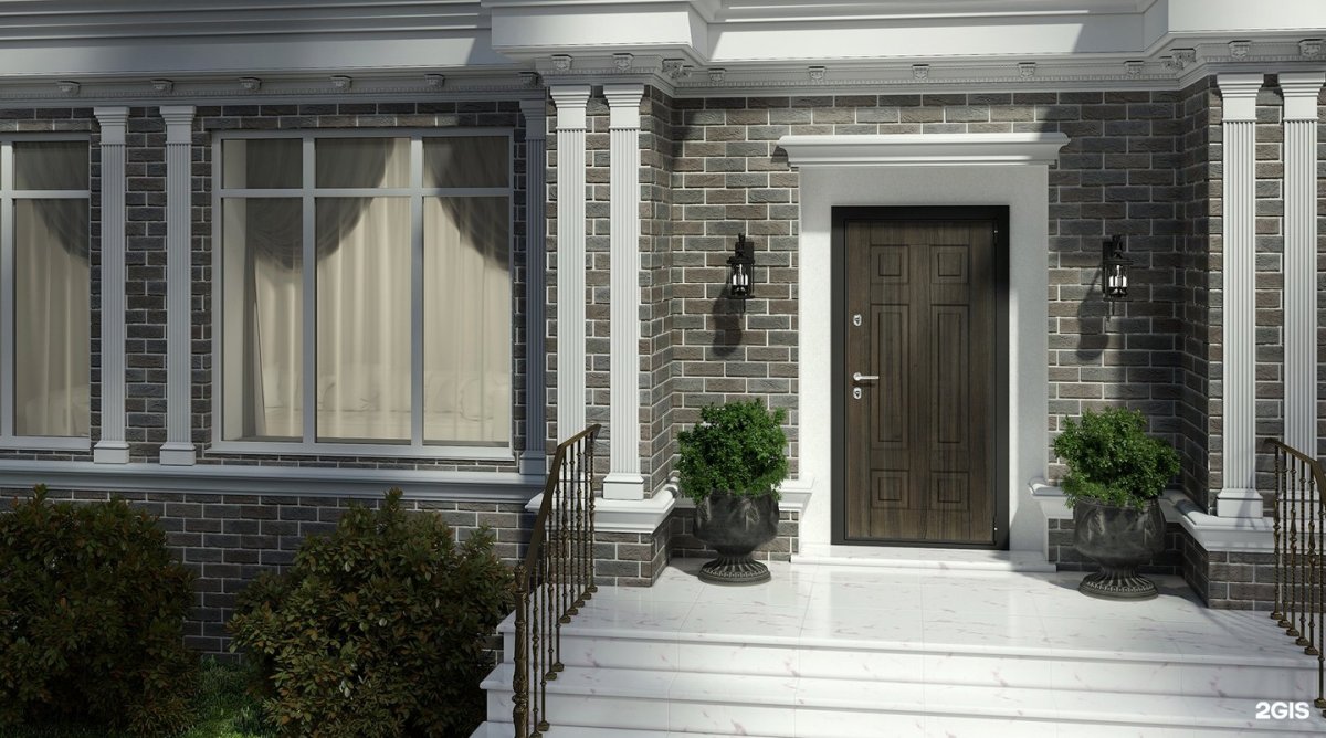 Входная дверь в экстерьере