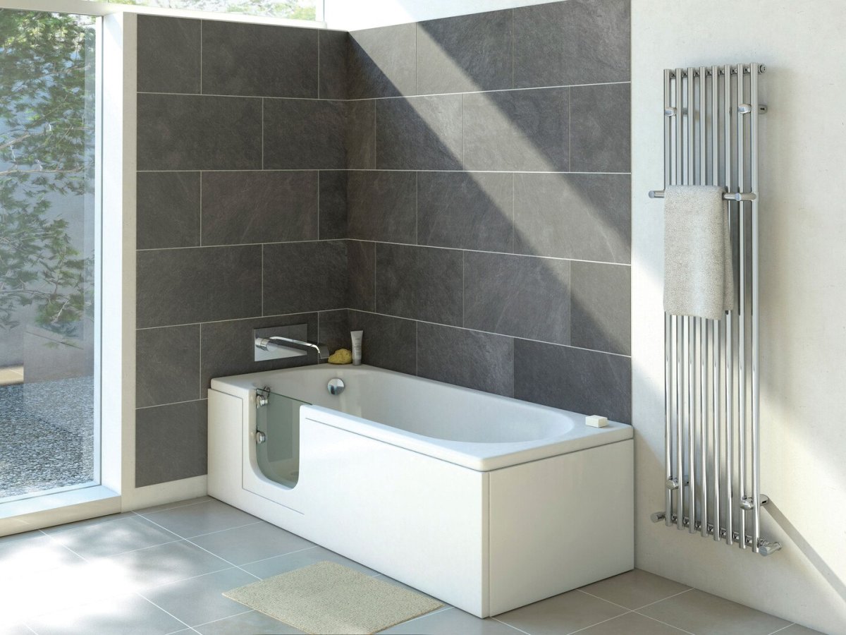 Ванная с дверкой