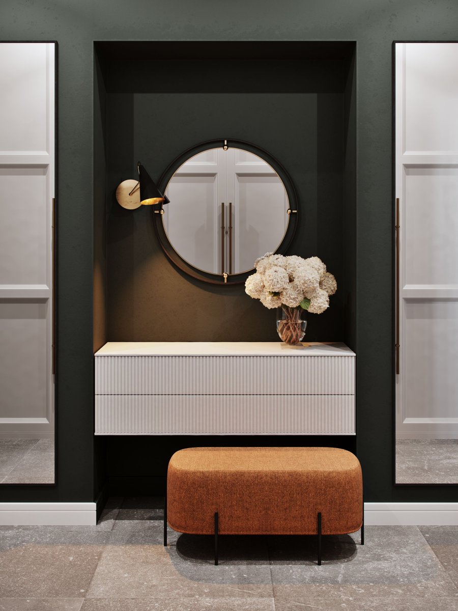 Большое зеркало в прихожей