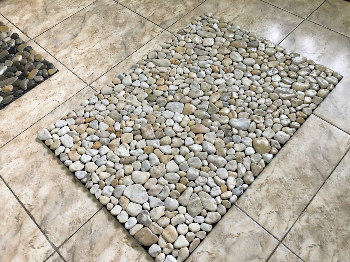 Пол в ванную из гальки