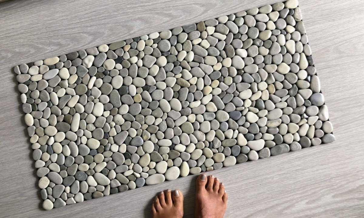 Декор из гальки в ванной