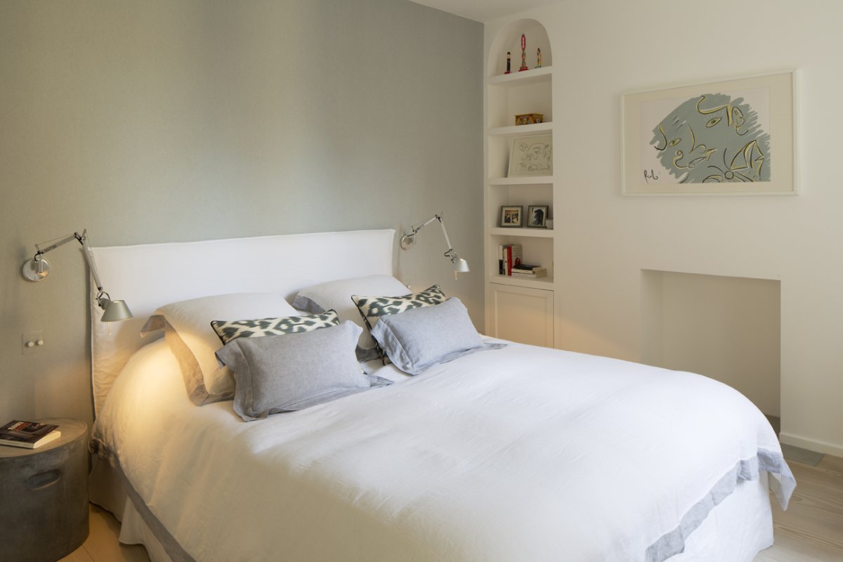 Полочки на стену в спальню