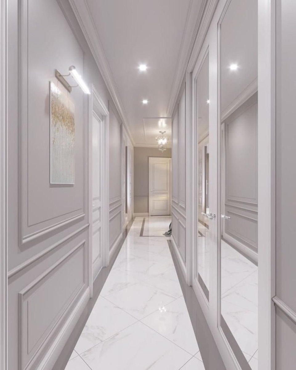 Интерьер длинного коридора