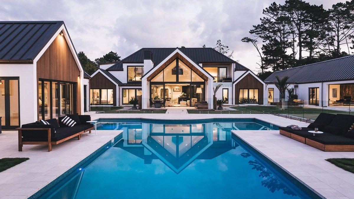 Дом с бассейном