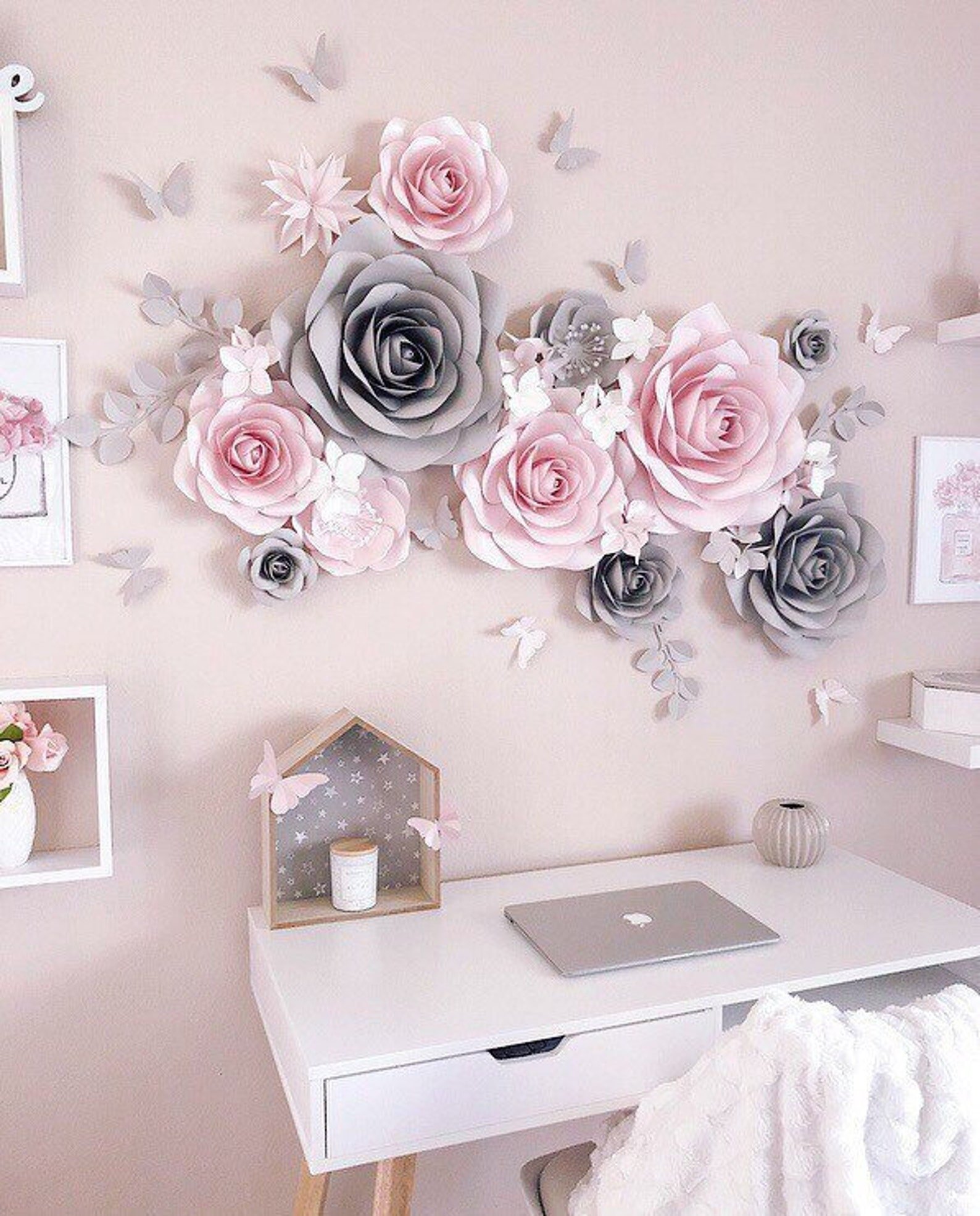 4 простых способа сделать бумажные цветы на стену
