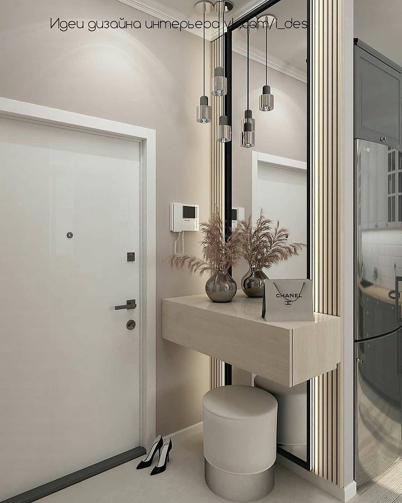 Зеркальный шкаф в коридор