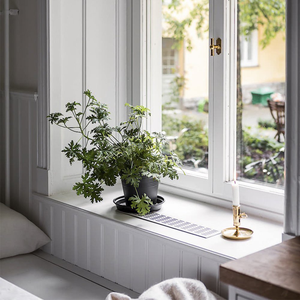 Окно с подоконником