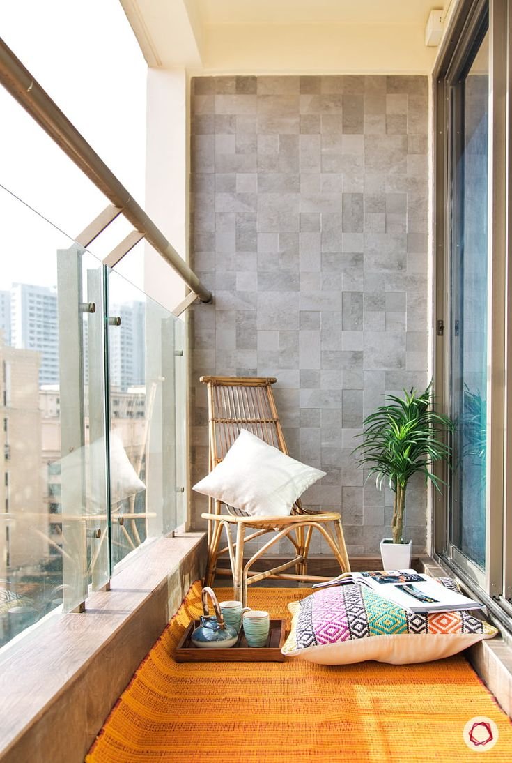 Отделка балкона кирпичиками