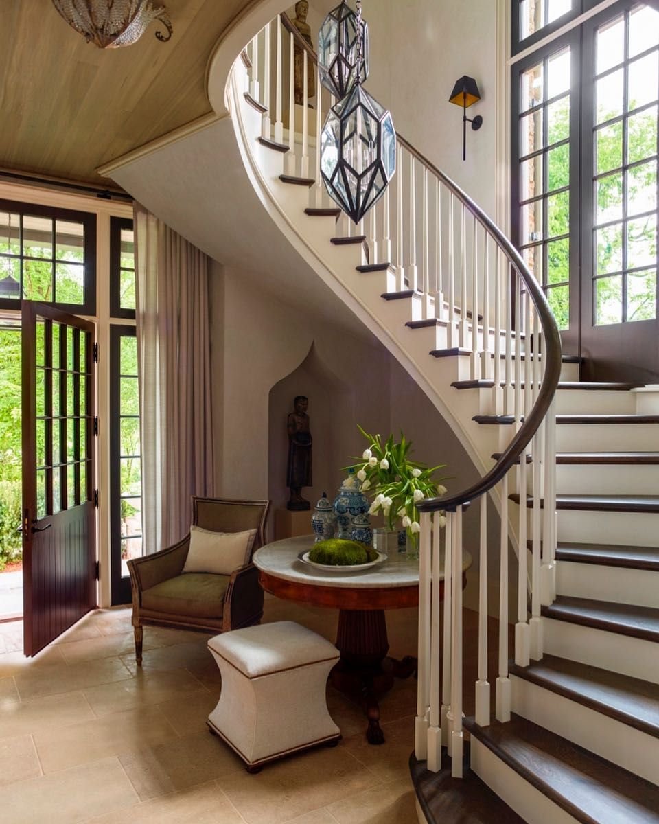 Лестница в интерьере