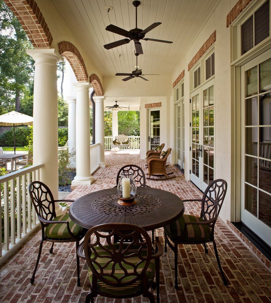 Лестница с террасы в сад