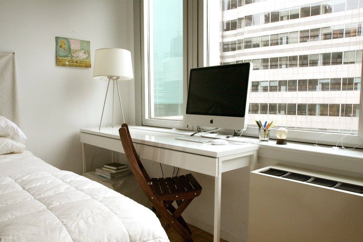 письменный стол в спальне дизайн