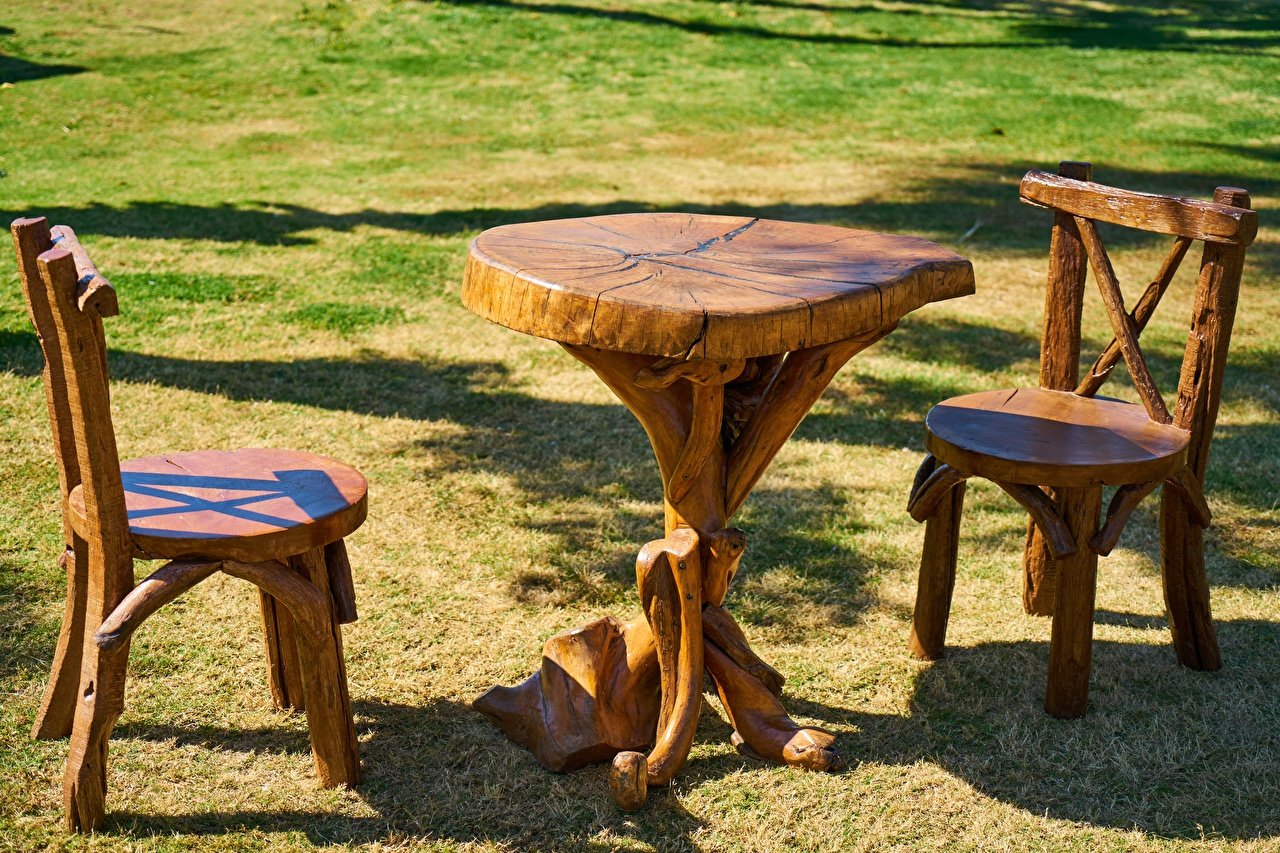 Деревянный стол - как выбрать и где недорого купить в Санкт-Петербурге?