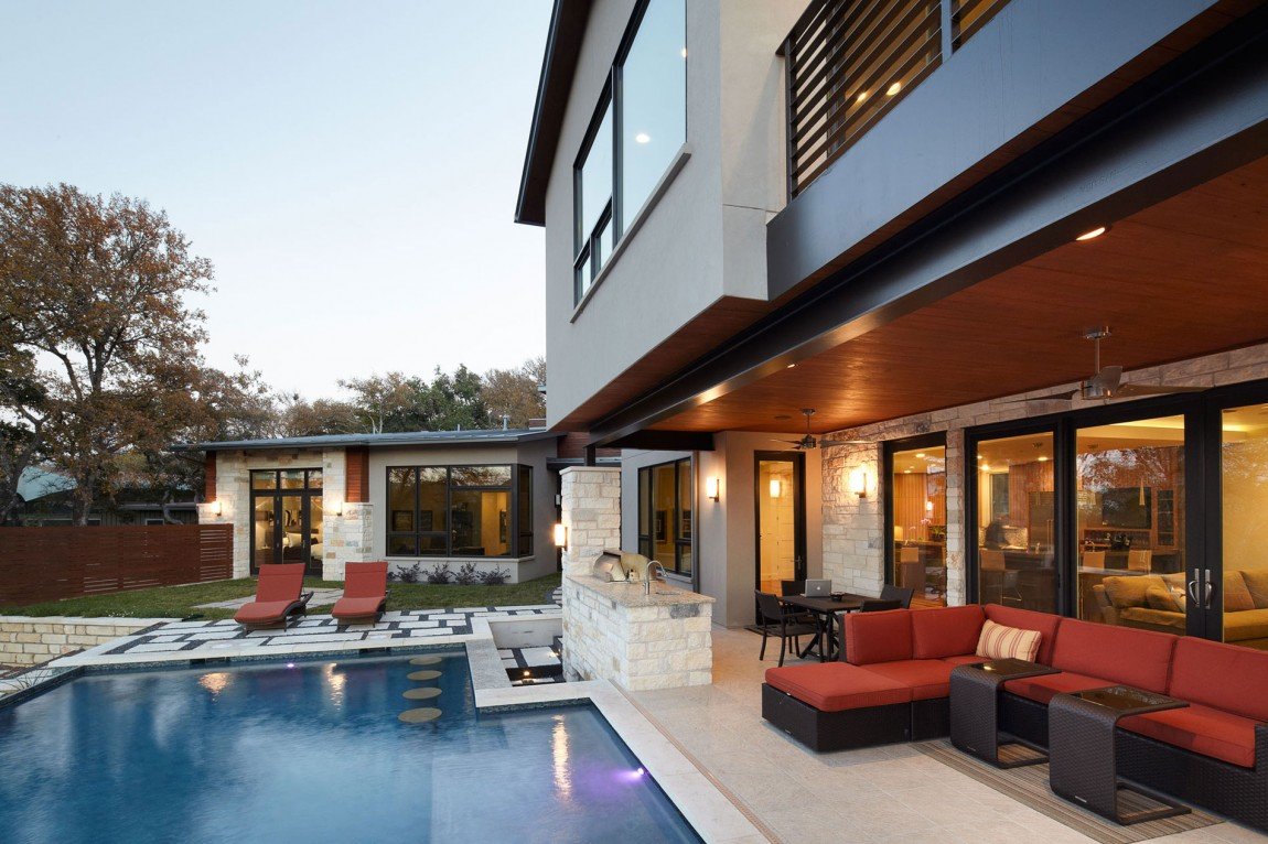 Дом с бассейном