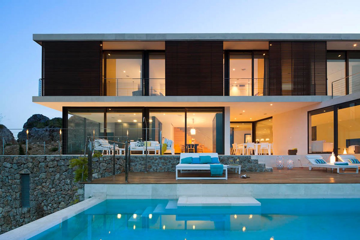 Коттедж с бассейном современный