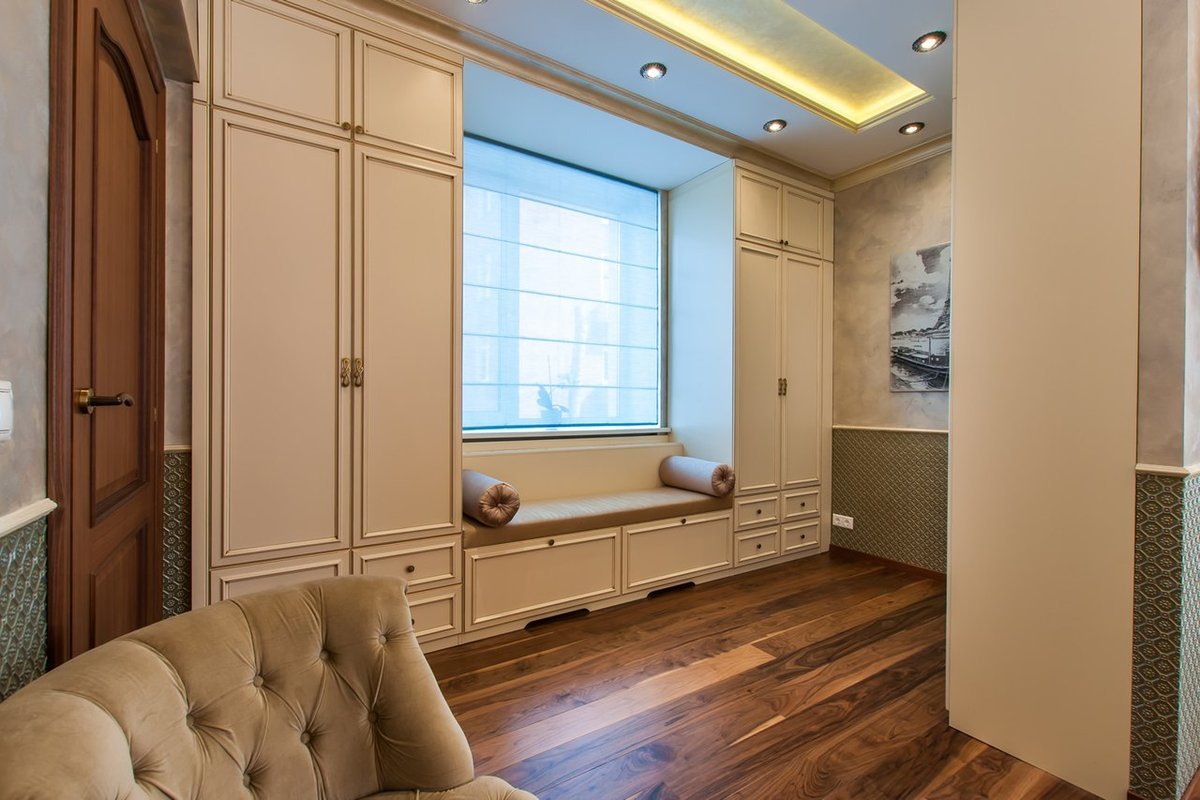 Комната с французским окном