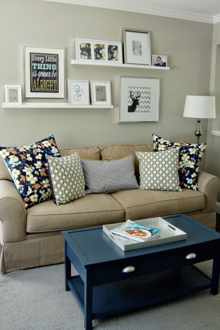 Стеллаж вокруг дивана