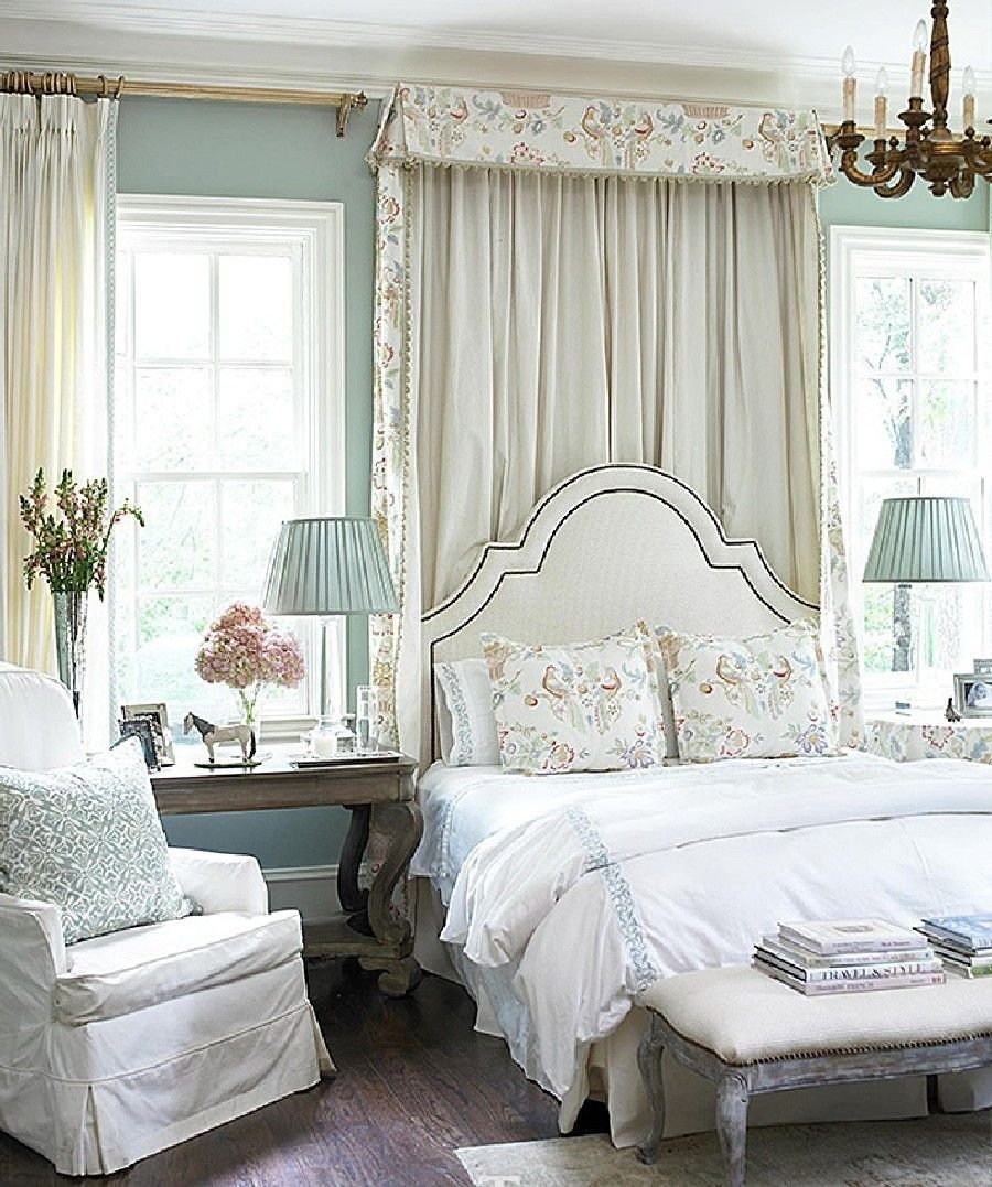 Интерьер спальни в классическом стиле