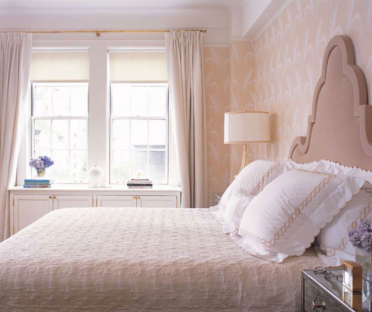 Кремовые шторы в спальню