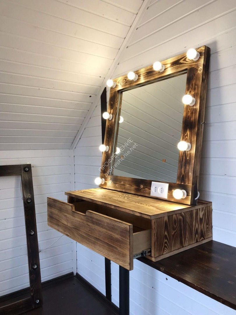 Зеркало в стиле лофт в парикмахерской