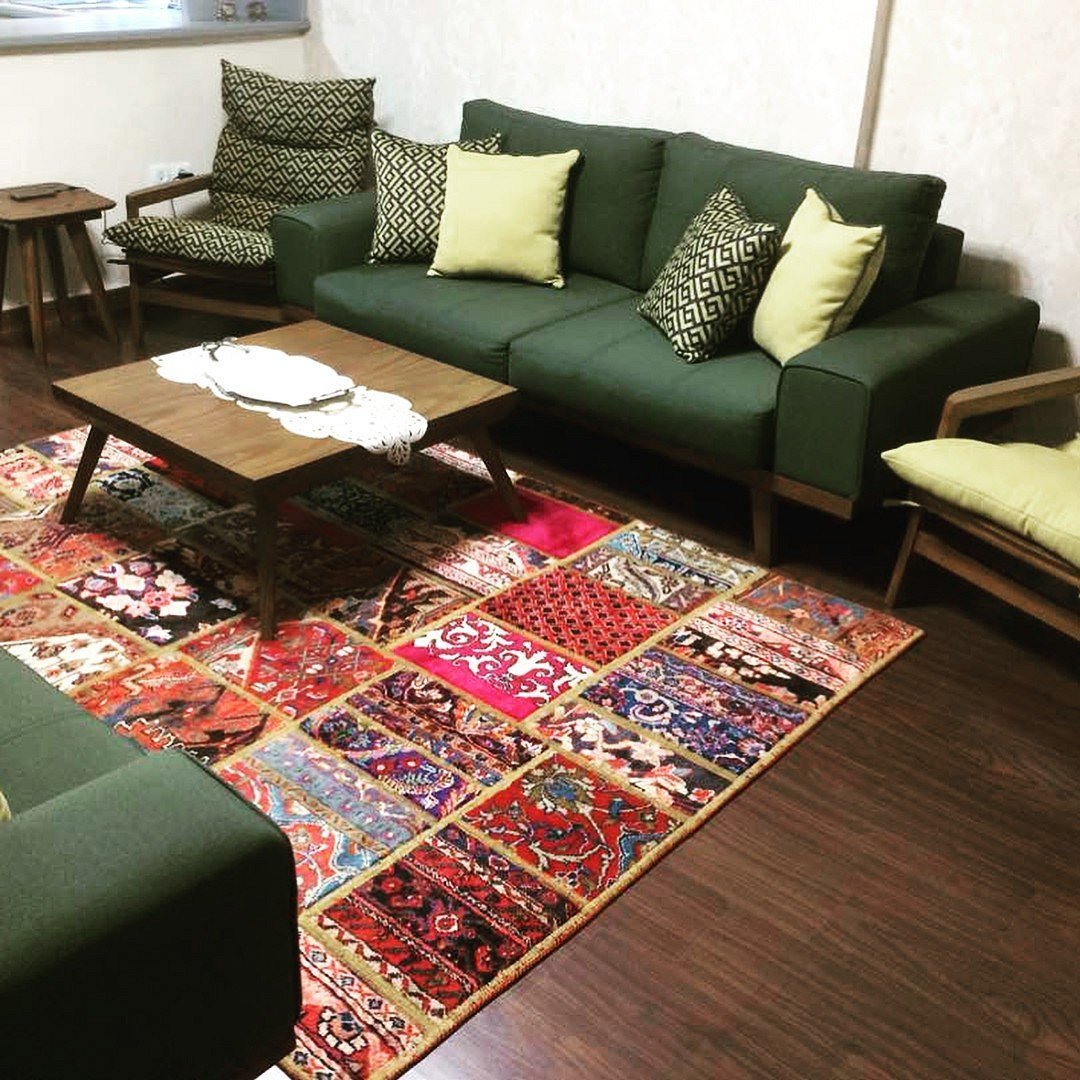 Старый ковер в интерьере