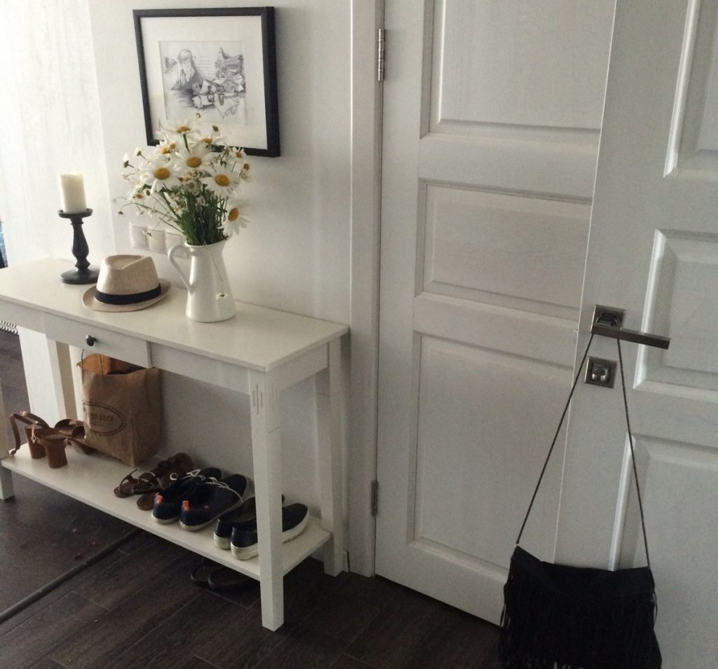 Консоль икеа белая в прихожей