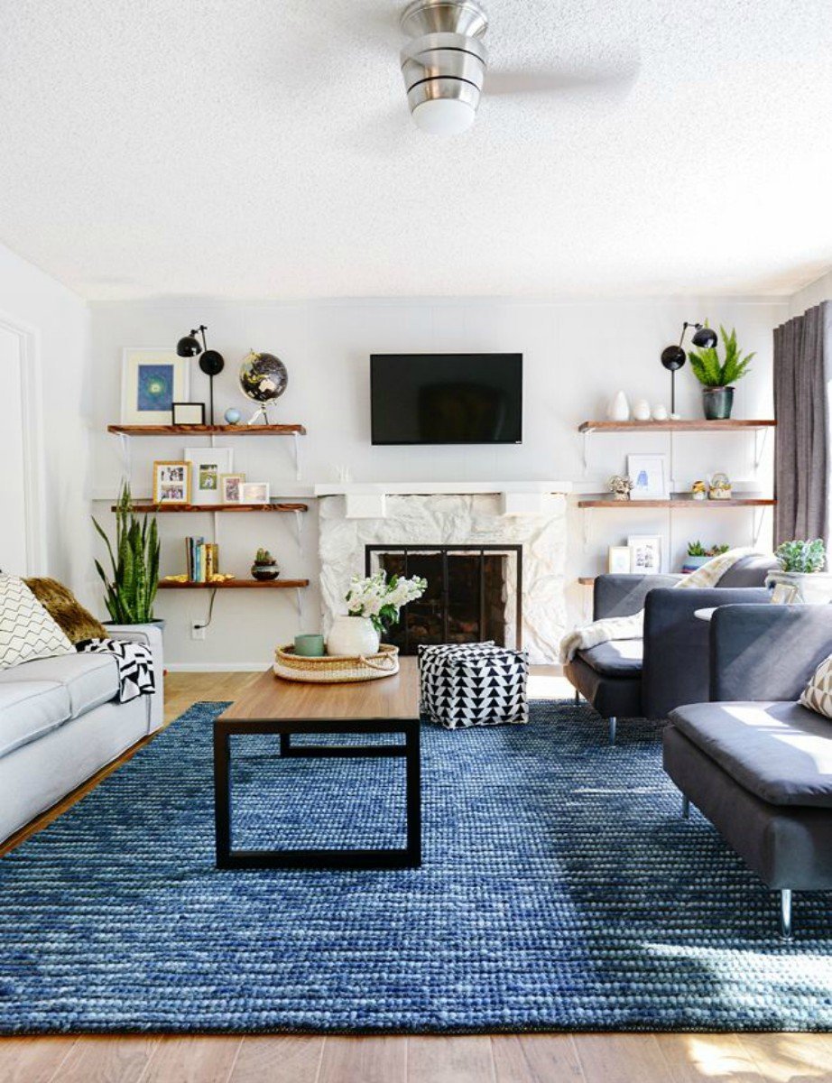 Синий ковер в интерьере