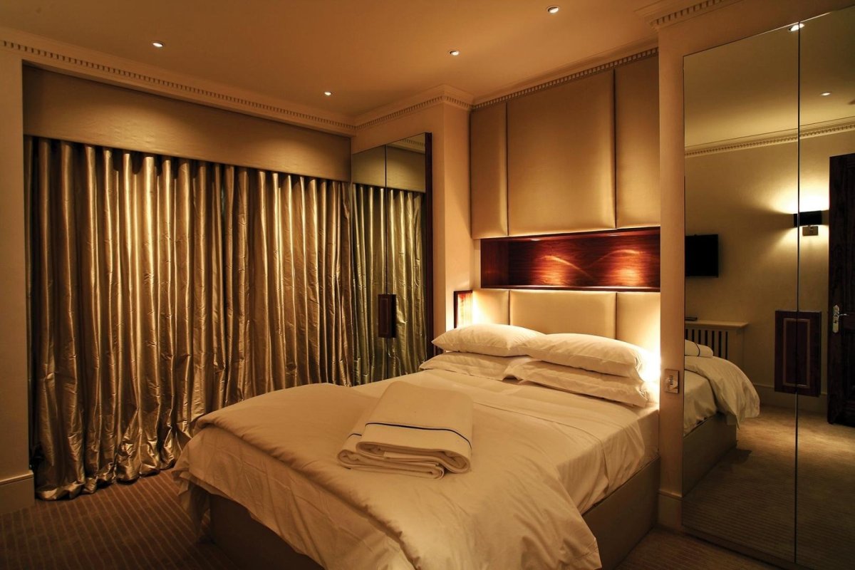 Потолок в спальне