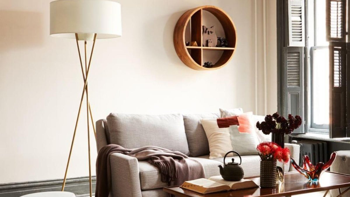 Светильники напольные дизайнерские в интерьере гостиной фото