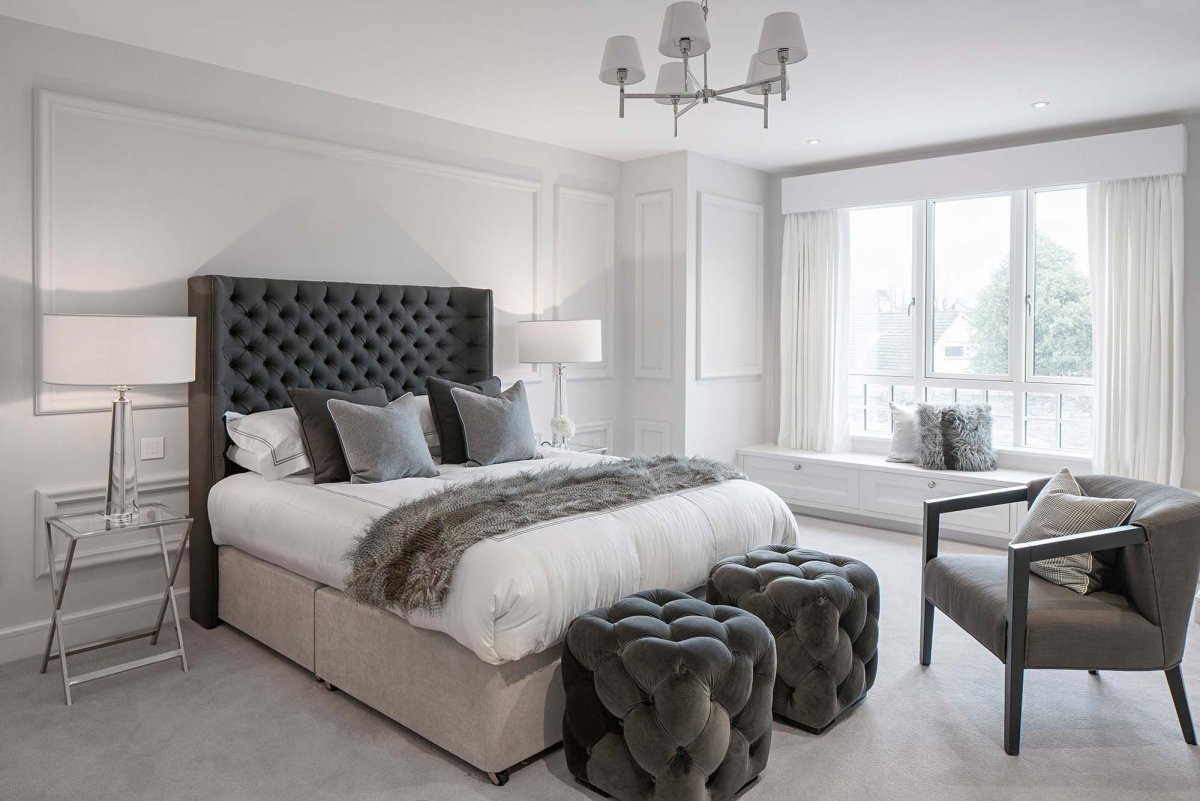 Серая спальня с белой мебелью