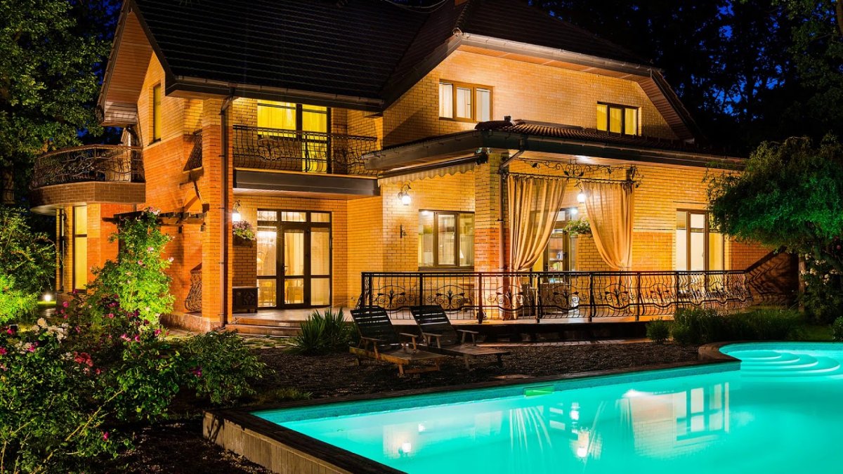 Уютный домик с бассейном