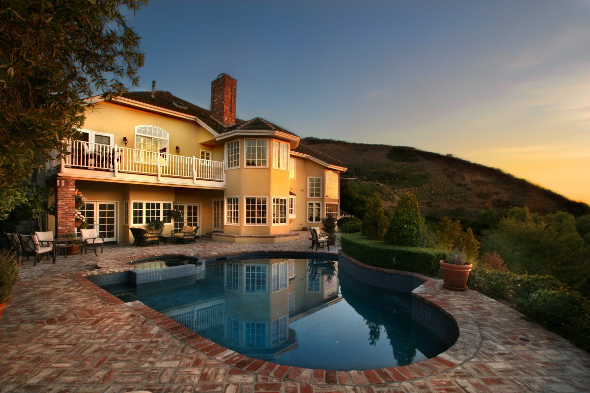 Особняк вилла в Алупке с бассейном