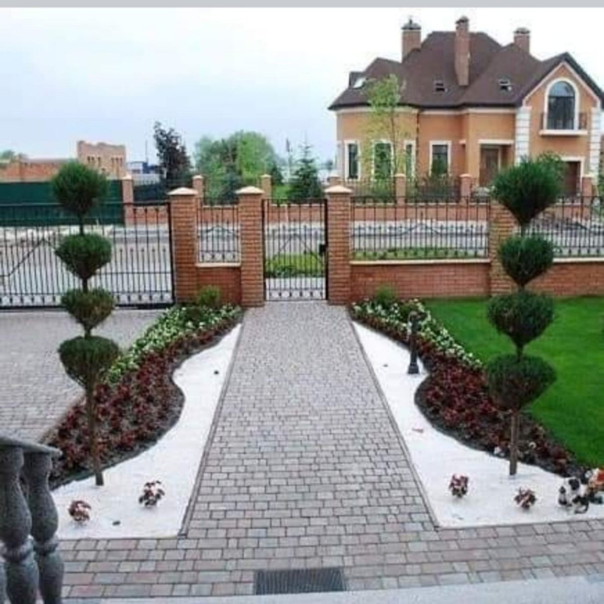 Загородный дом въездная зона