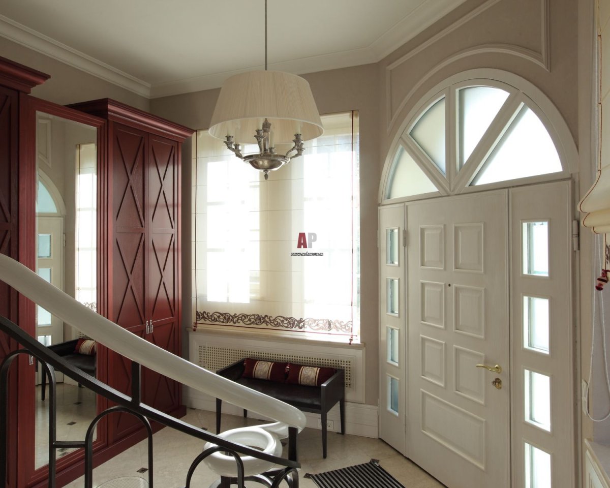 Тамбур в коттедже интерьер