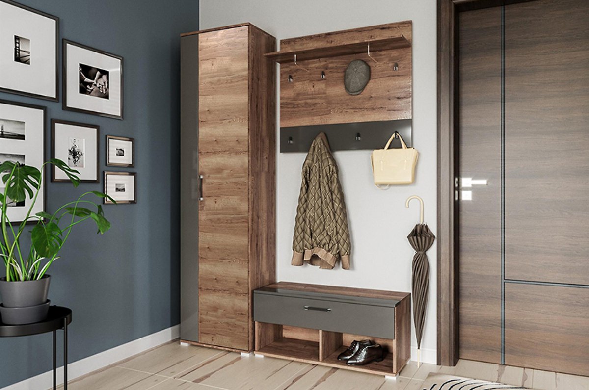 Прихожая с рейками