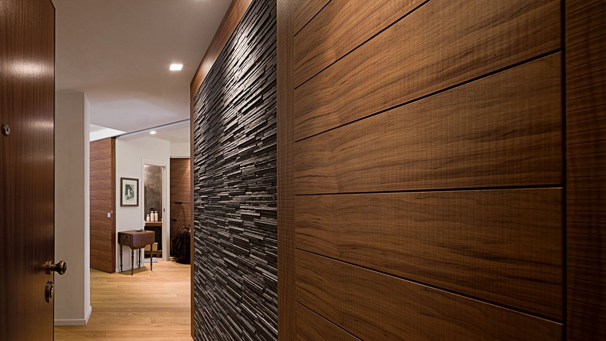 Ламинат на стене в коридоре