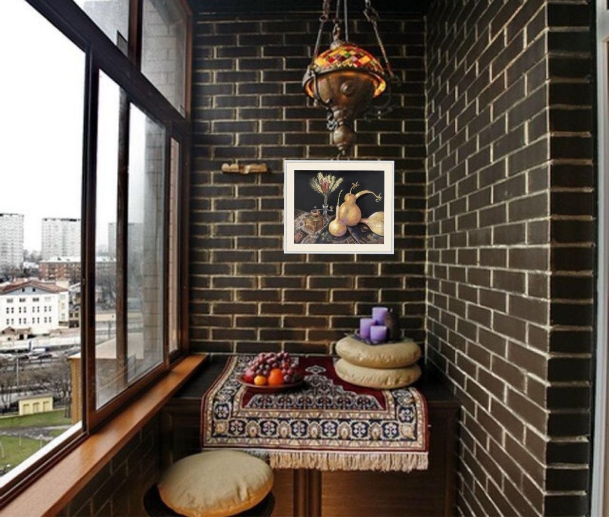 Интерьер лоджии с панорамным остеклением