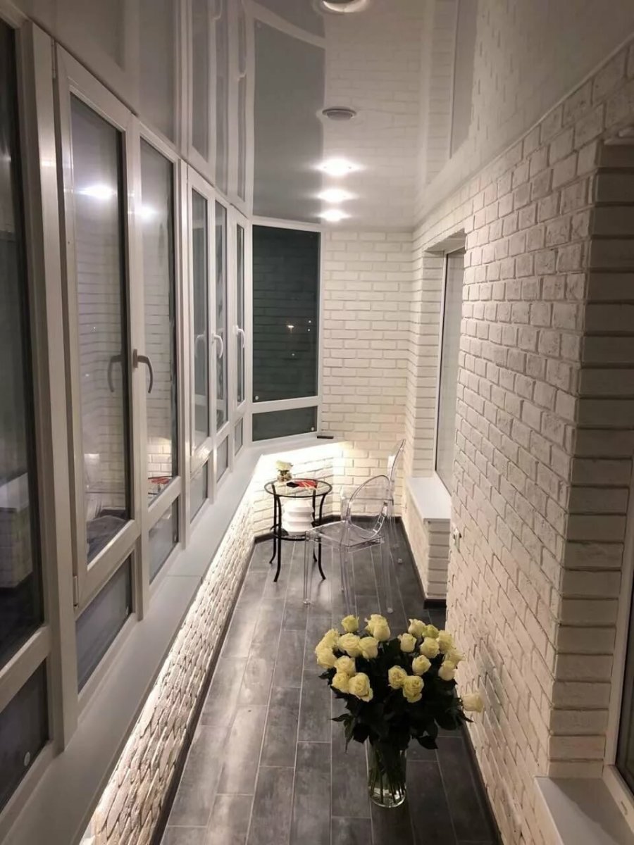 Отделка балкона искусственным камнем