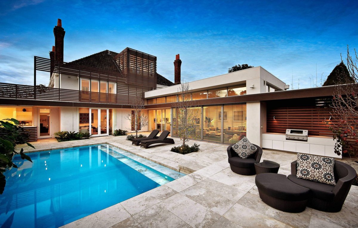 Дом с бассейном