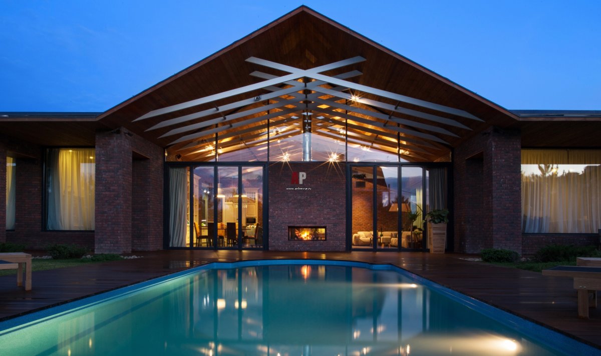 Дом с бассейном