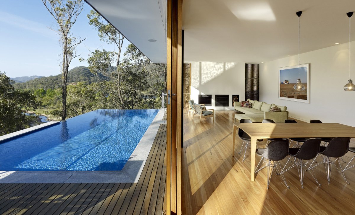 Дом с бассейном таунхаус